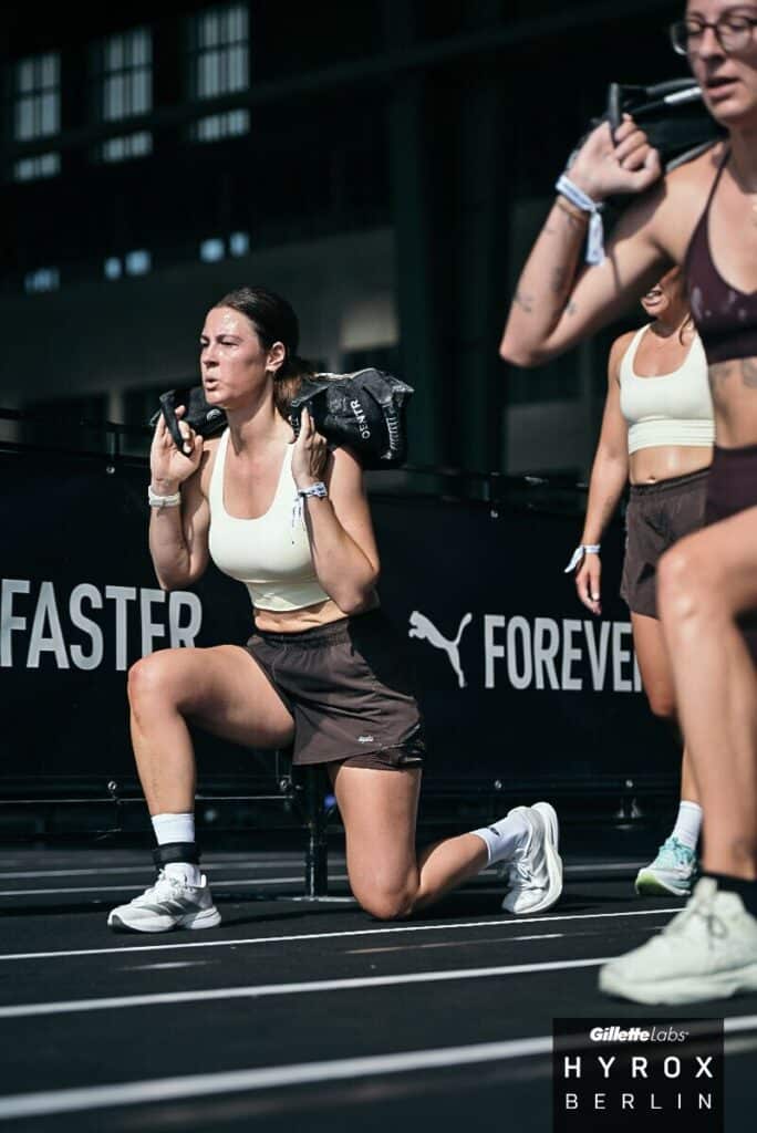 Sandbag lunges under løb